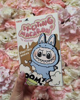 Labubu original de pie