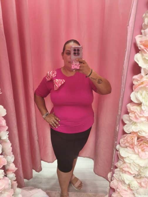 Camiseta rosa con lazo - Image 5