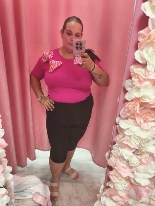 Camiseta rosa con lazo - Image 7