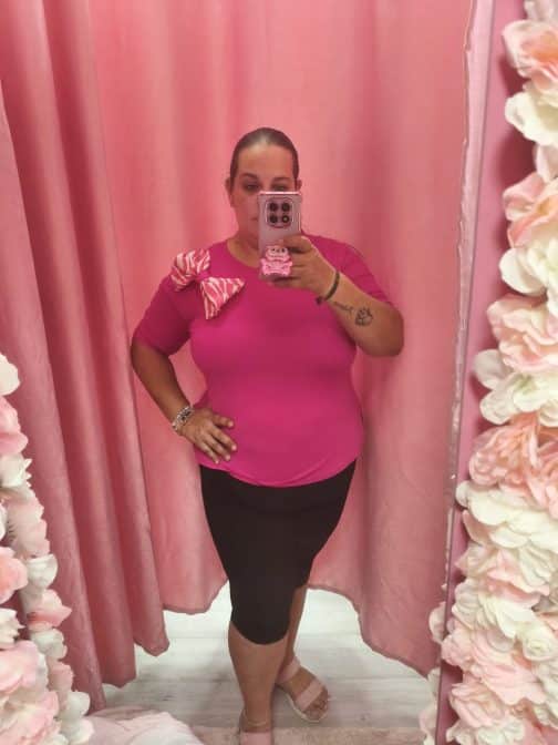 Camiseta rosa con lazo - Image 6
