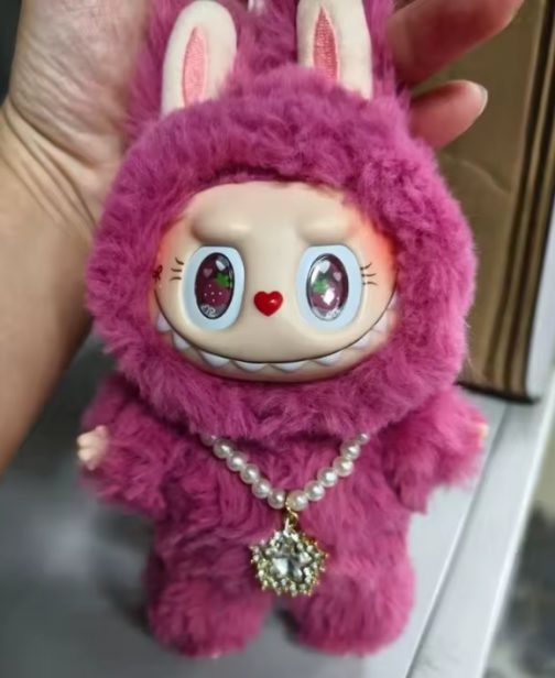 Labubu custom fresa amor - Image 3