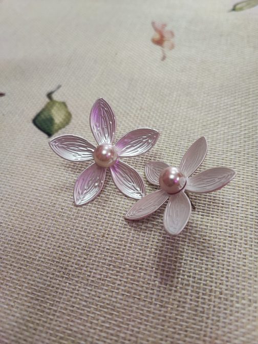 Pendientes flores con perla - Imagen 3