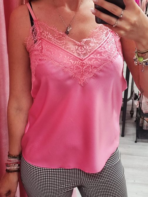 Lencera fucsia con encaje