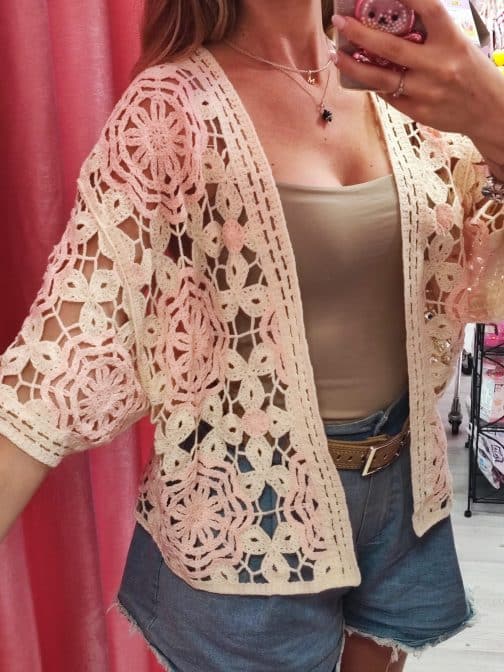 Chaqueta crochet flores rosas