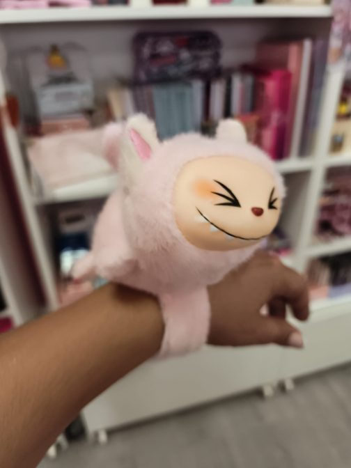 Labubu rosa muñequera