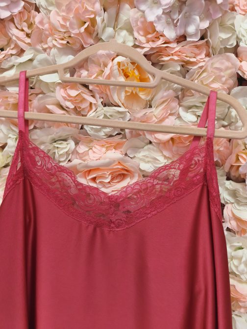 Vestido curvy lencero fucsia - Imagen 2