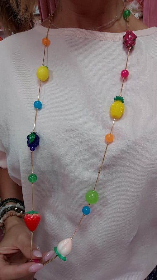 Collar largo frutas de colores - Imagen 3