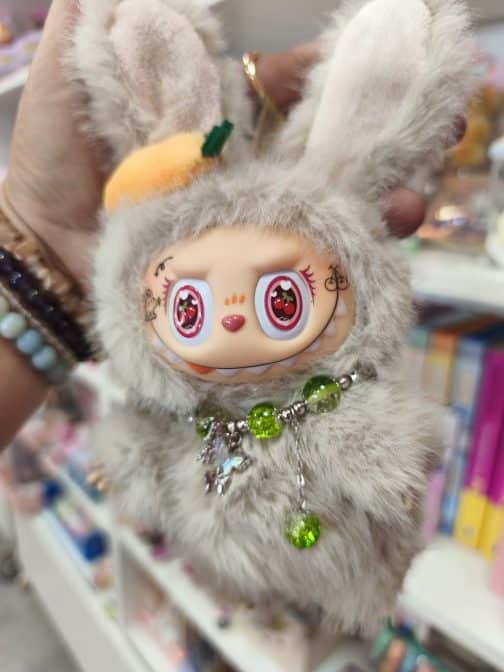 Labubu custom conejo con zanahoria - Imagen 5