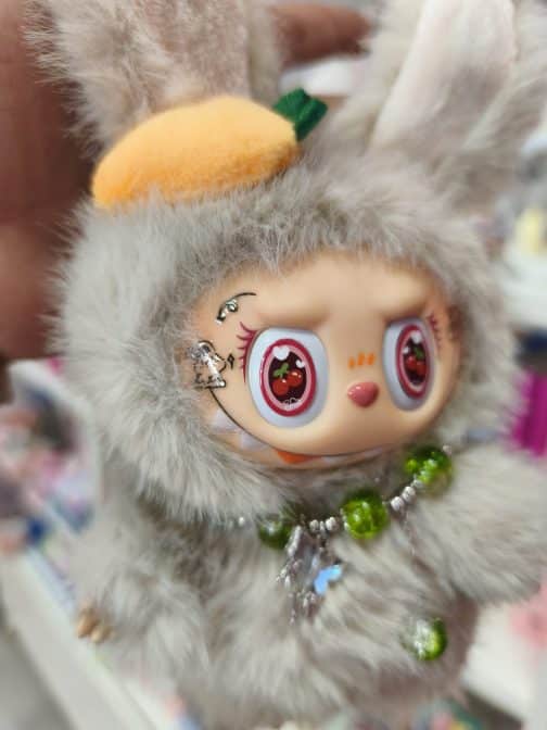 Labubu custom conejo con zanahoria - Imagen 4