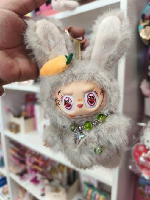 Labubu custom conejo con zanahoria - Imagen 3