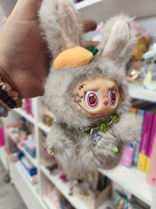Labubu custom conejo con zanahoria - Imagen 2