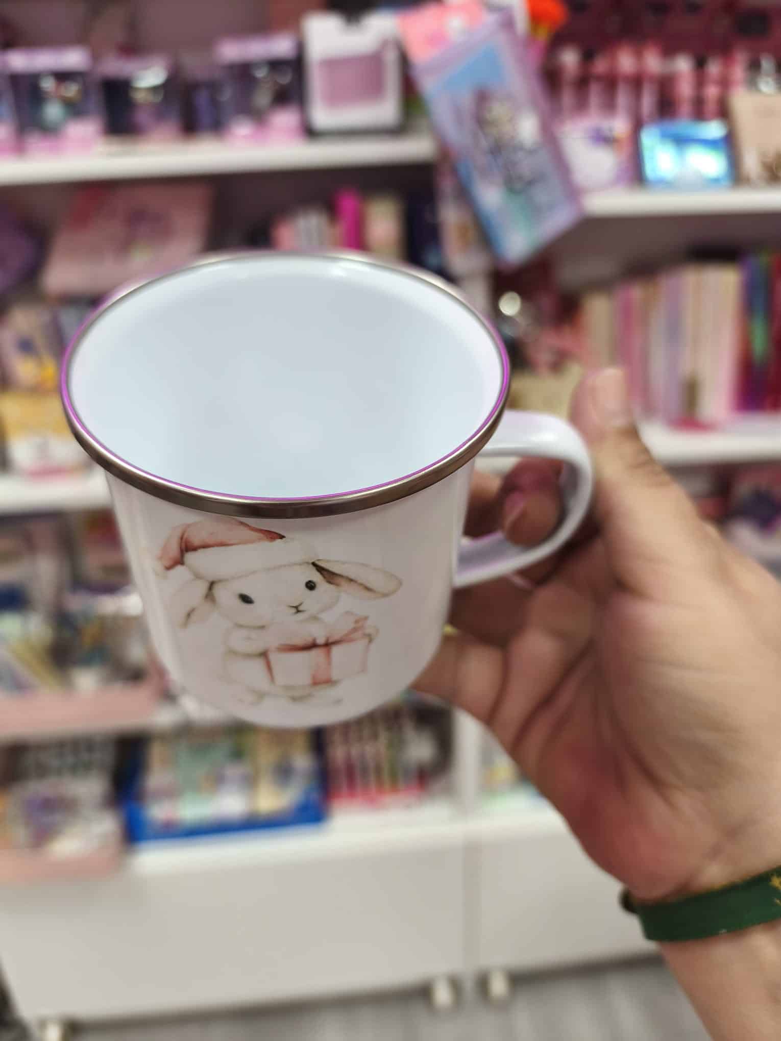 Taza metálica con conejito navideño - Imagen 3
