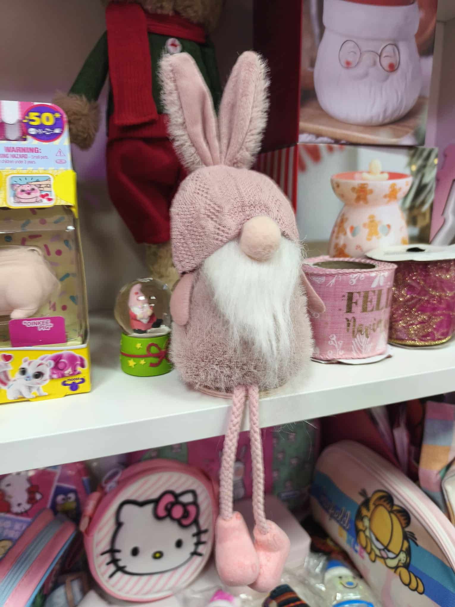Gnomo disfrazado de conejo rosa - Imagen 2