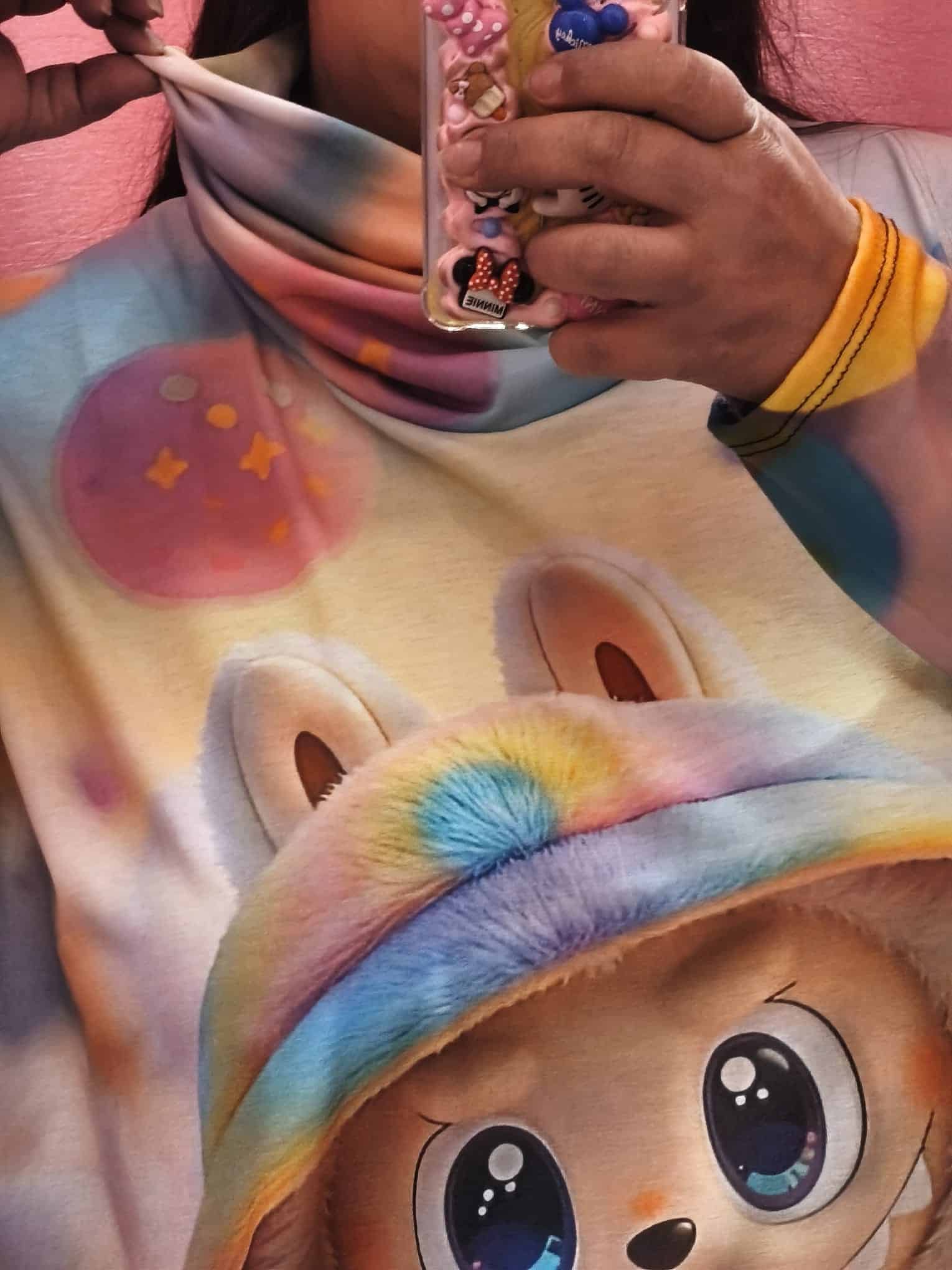 Camiseta curvy con cuello Labubu - Imagen 3