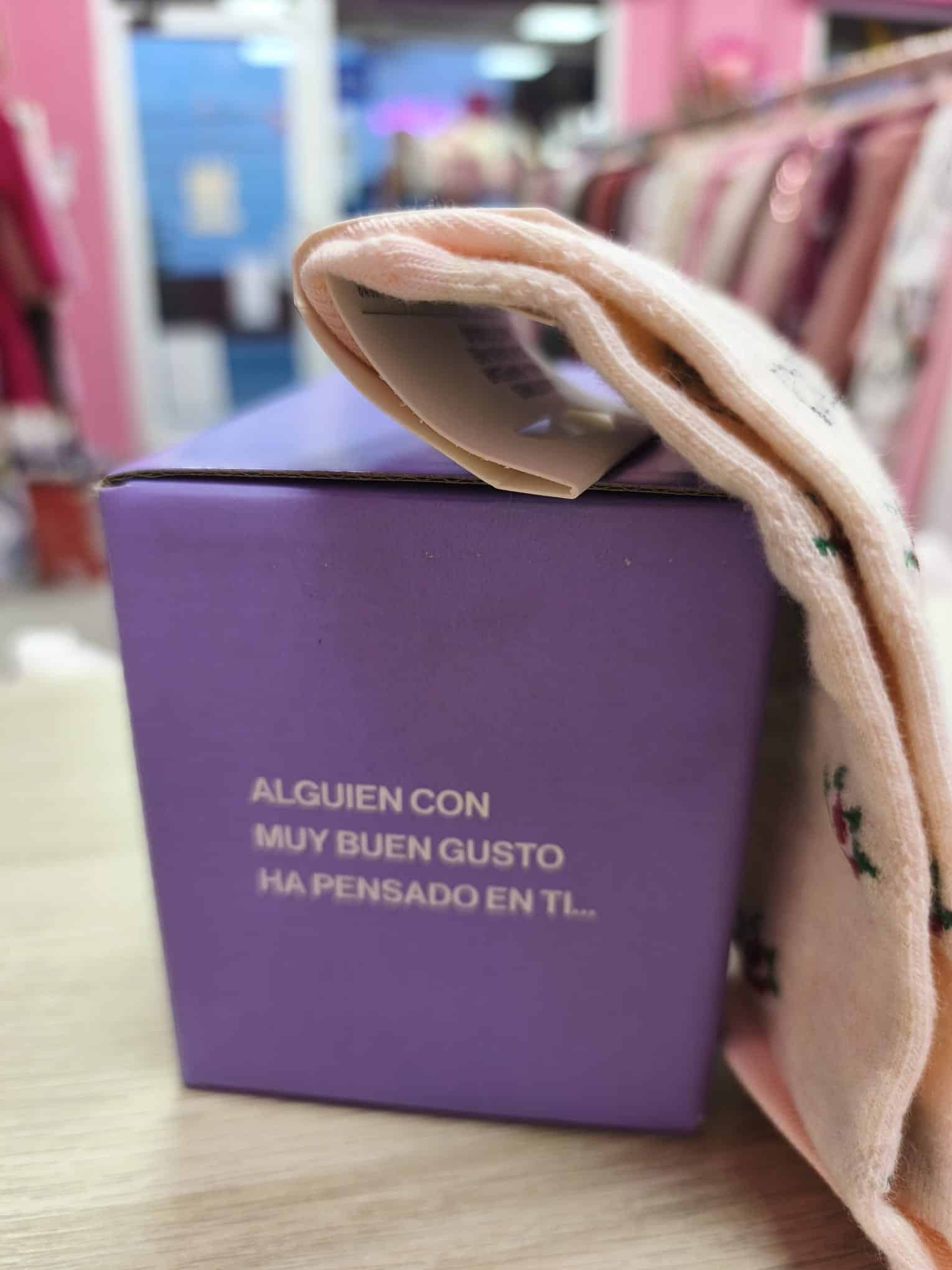 Set taza y calcetines coquette - Imagen 2