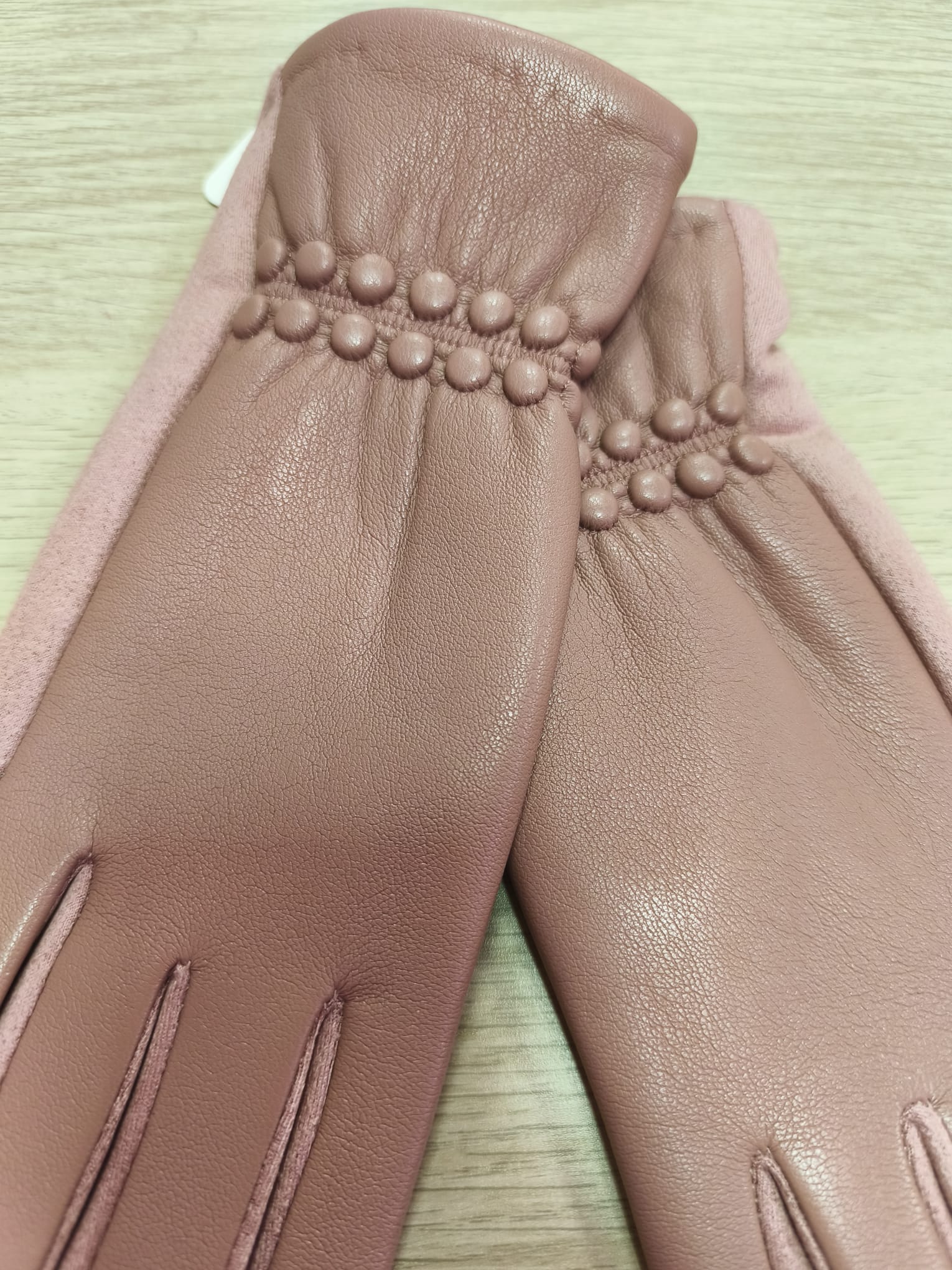 Guantes polipiel botoncitos rosas - Imagen 3