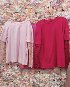 Camiseta rosa mangas de encaje