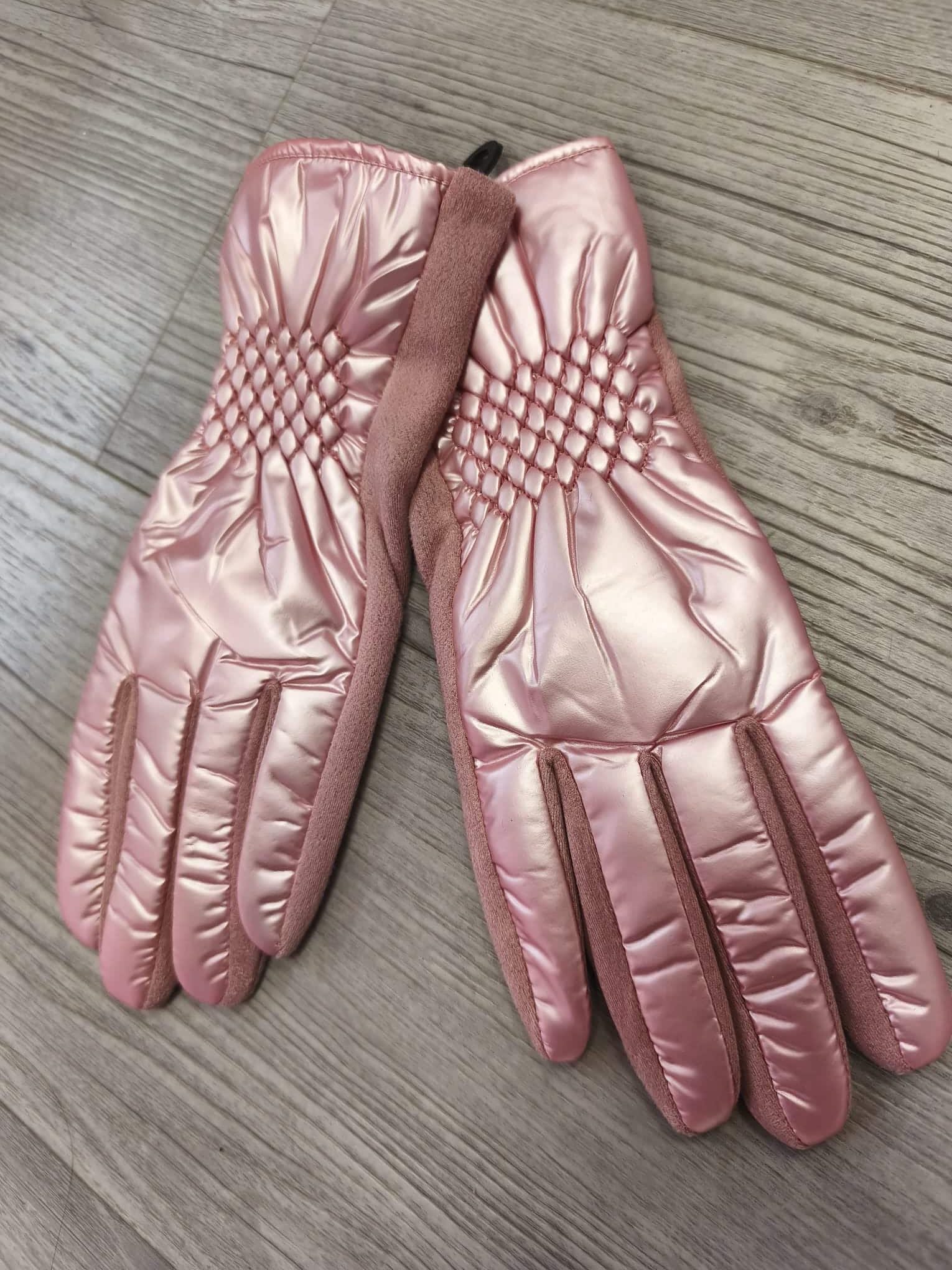 Guantes metalizados rosas - Imagen 3