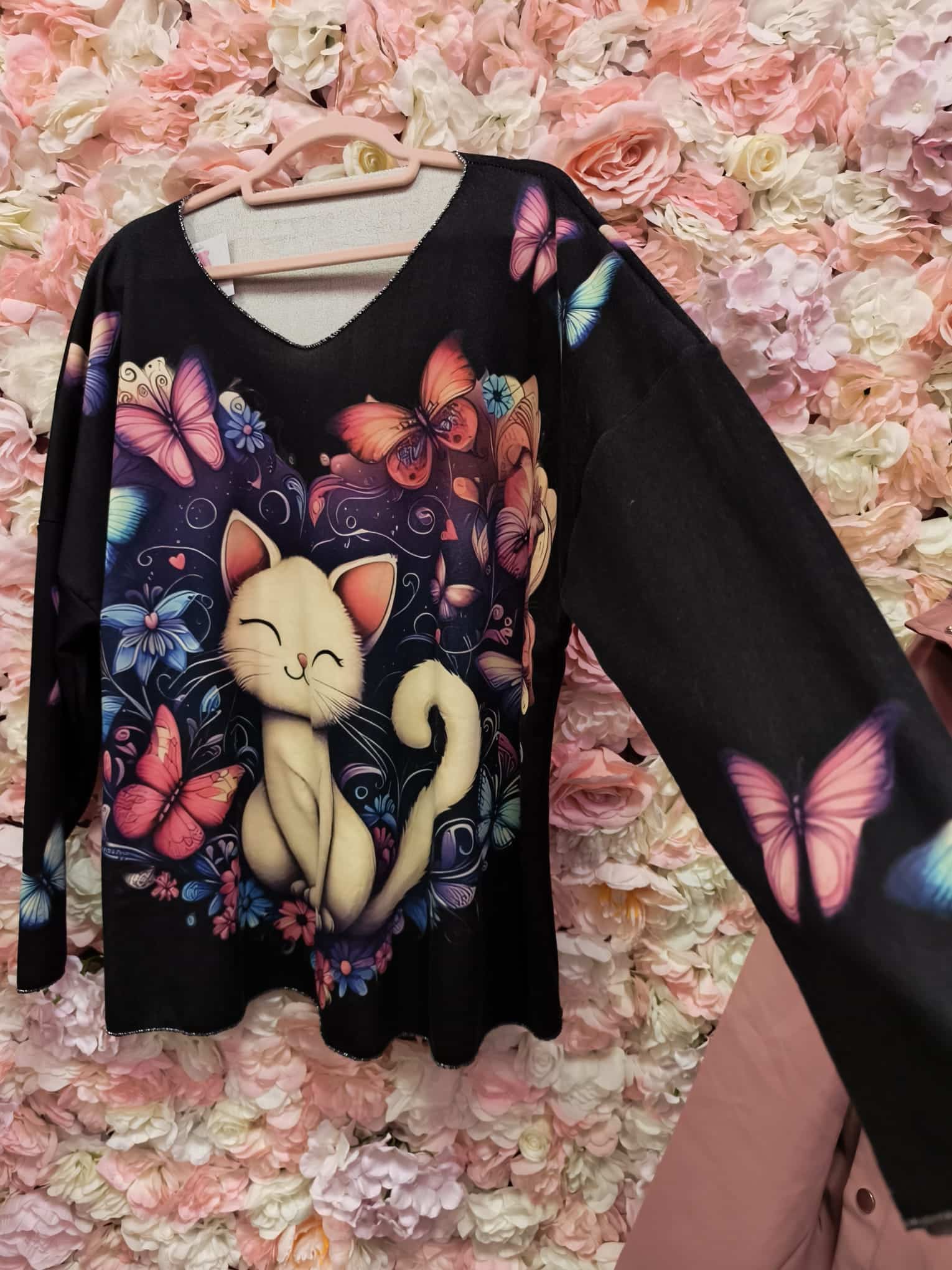 Camiseta curvy gato con mariposas - Imagen 3