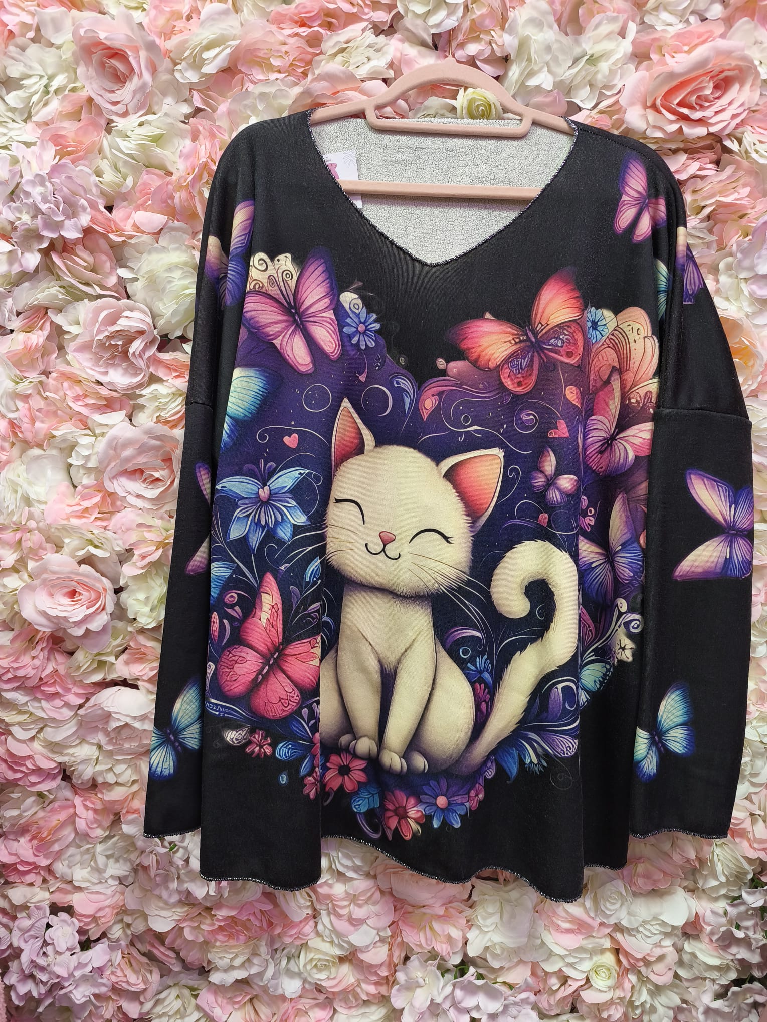 Camiseta curvy gato con mariposas - Imagen 4