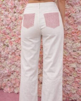 Vaquero blanco con bolsillos brillantes