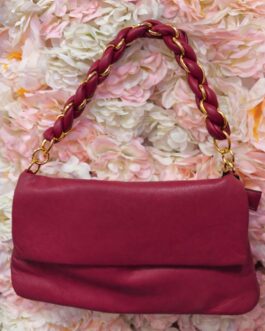 Bolso fucsia cadena dorada