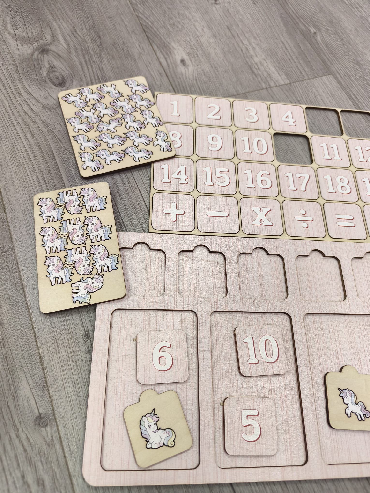 Tabla educativa unicornios madera - Imagen 2