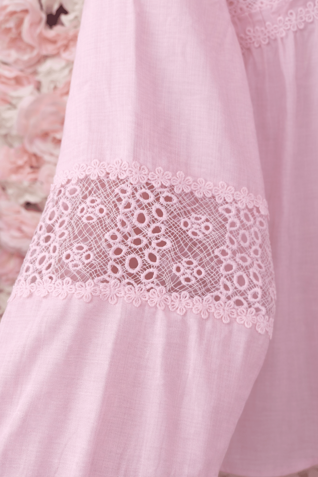 Blusa romántica calado rosa - Imagen 3