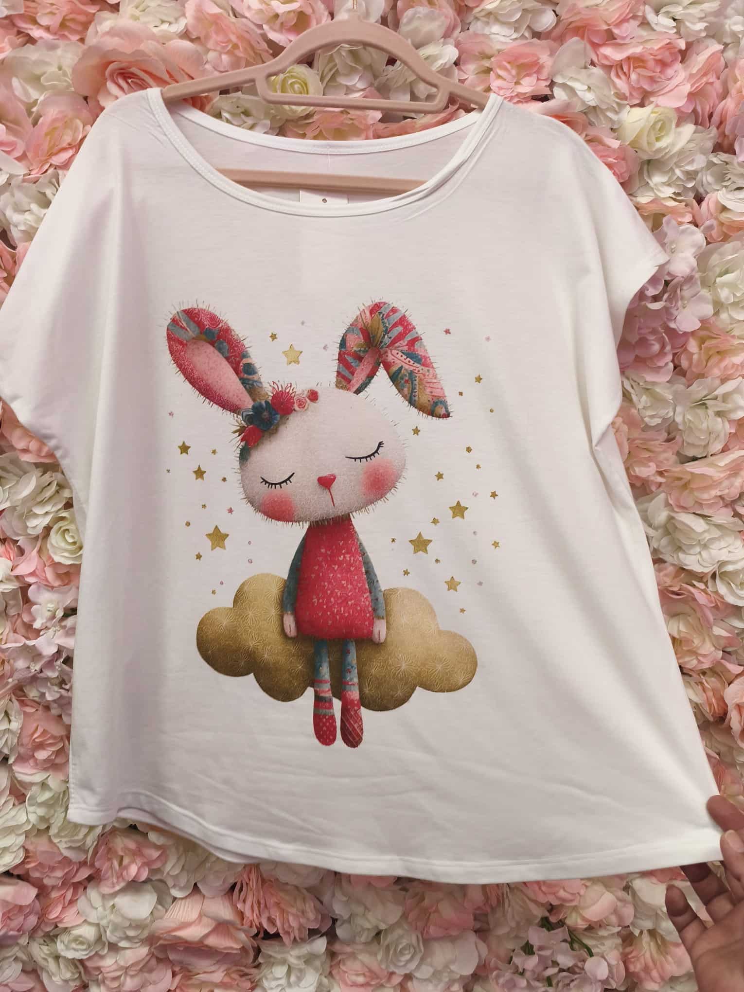 Camiseta conejita en nube - Imagen 2