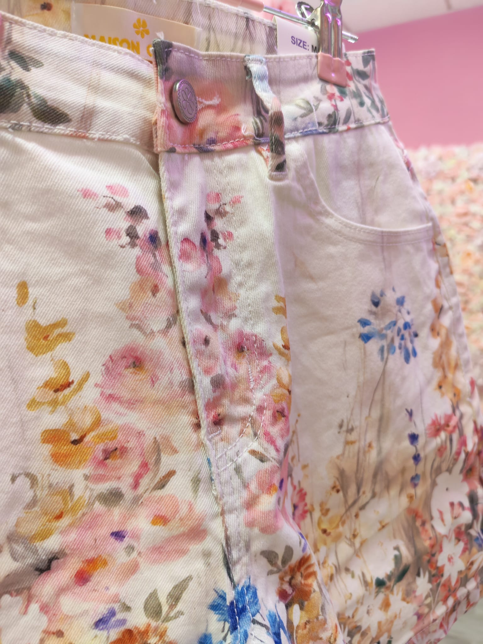 Short blanco con flores - Imagen 4
