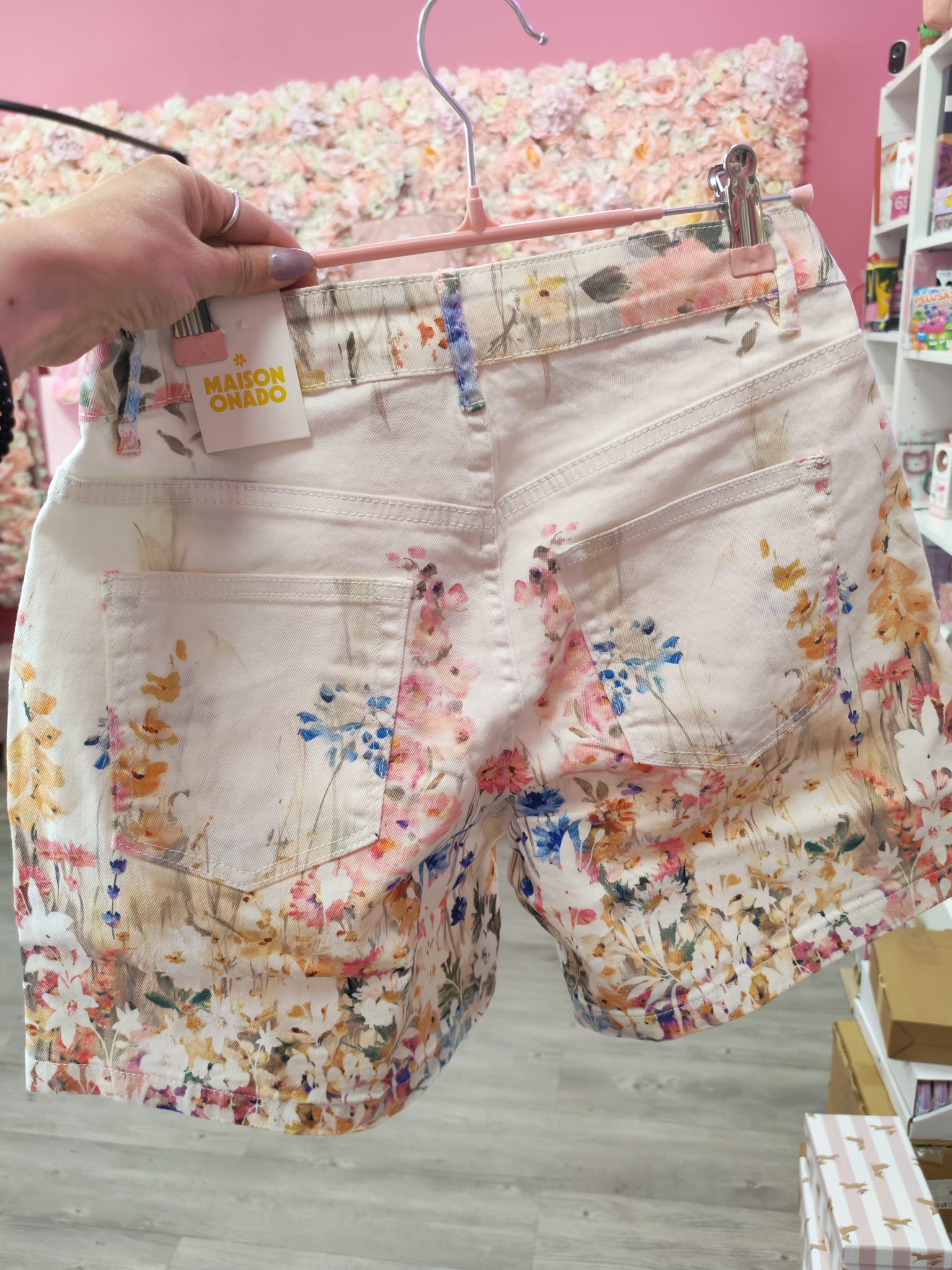 Short blanco con flores - Imagen 3