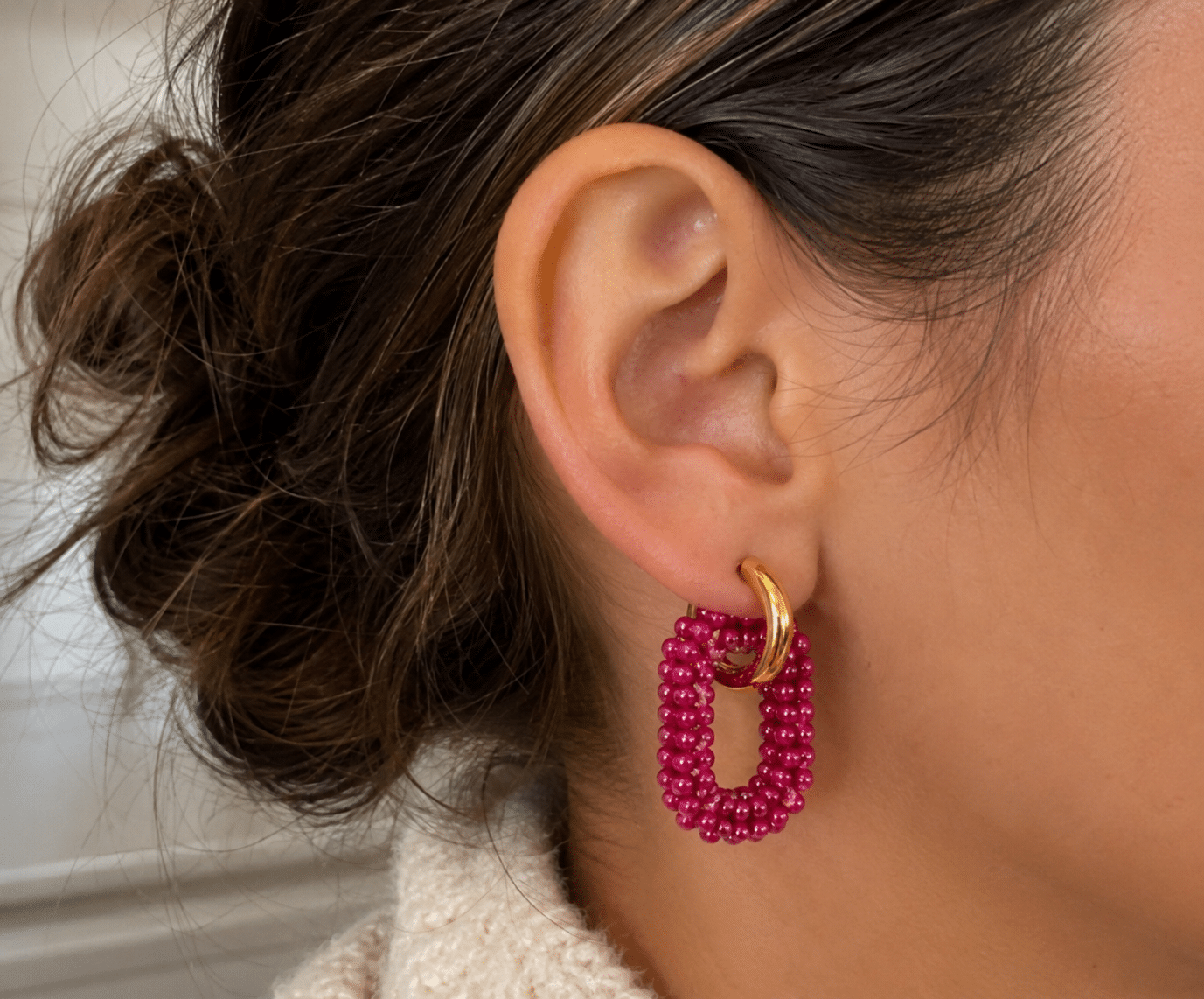 Pendientes aros de cuentas fucsias - Imagen 2