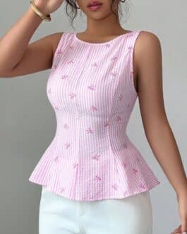 Blusa rosa con lazo en la espalda