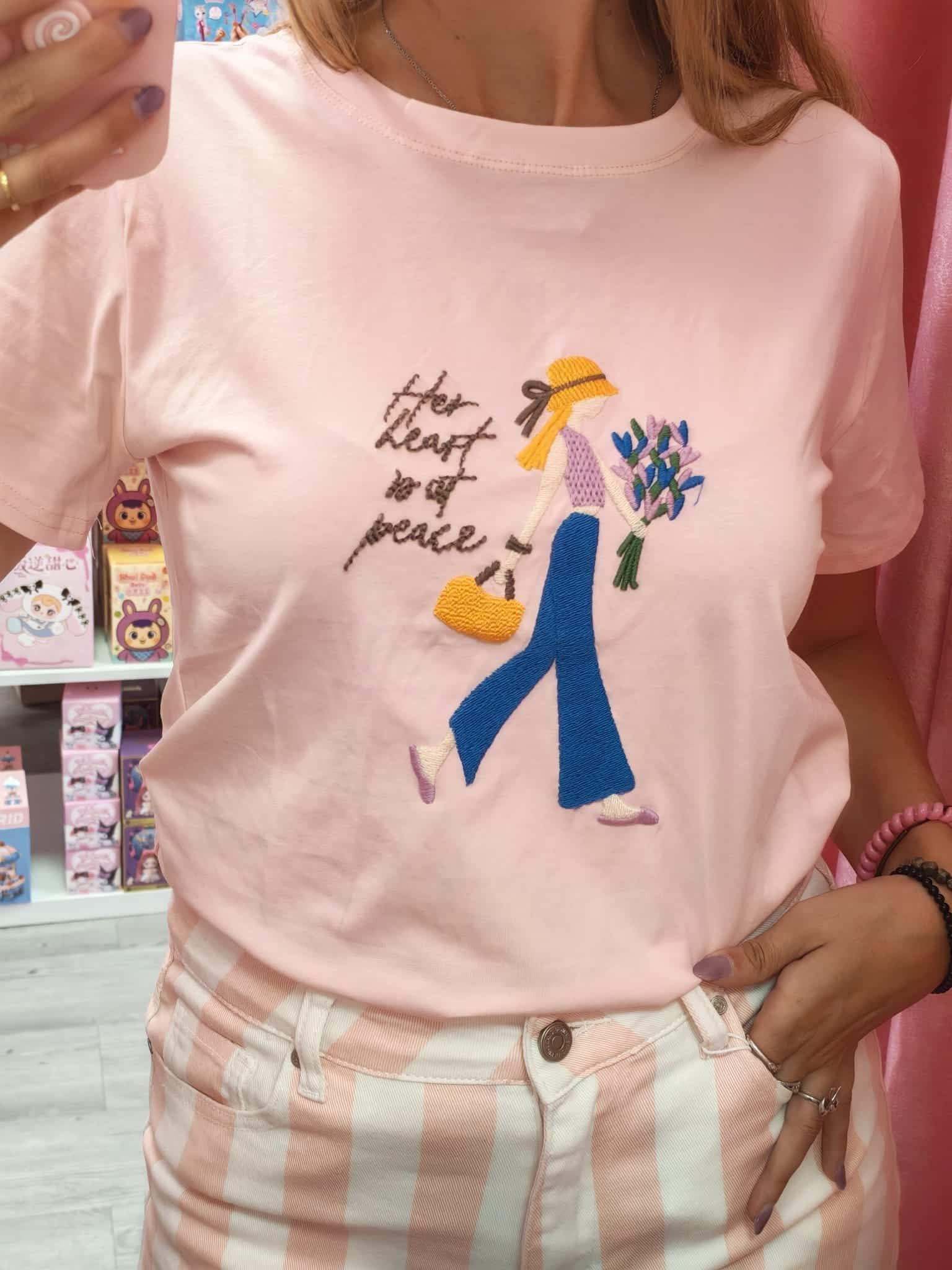 Camiseta bordada niña en paz
