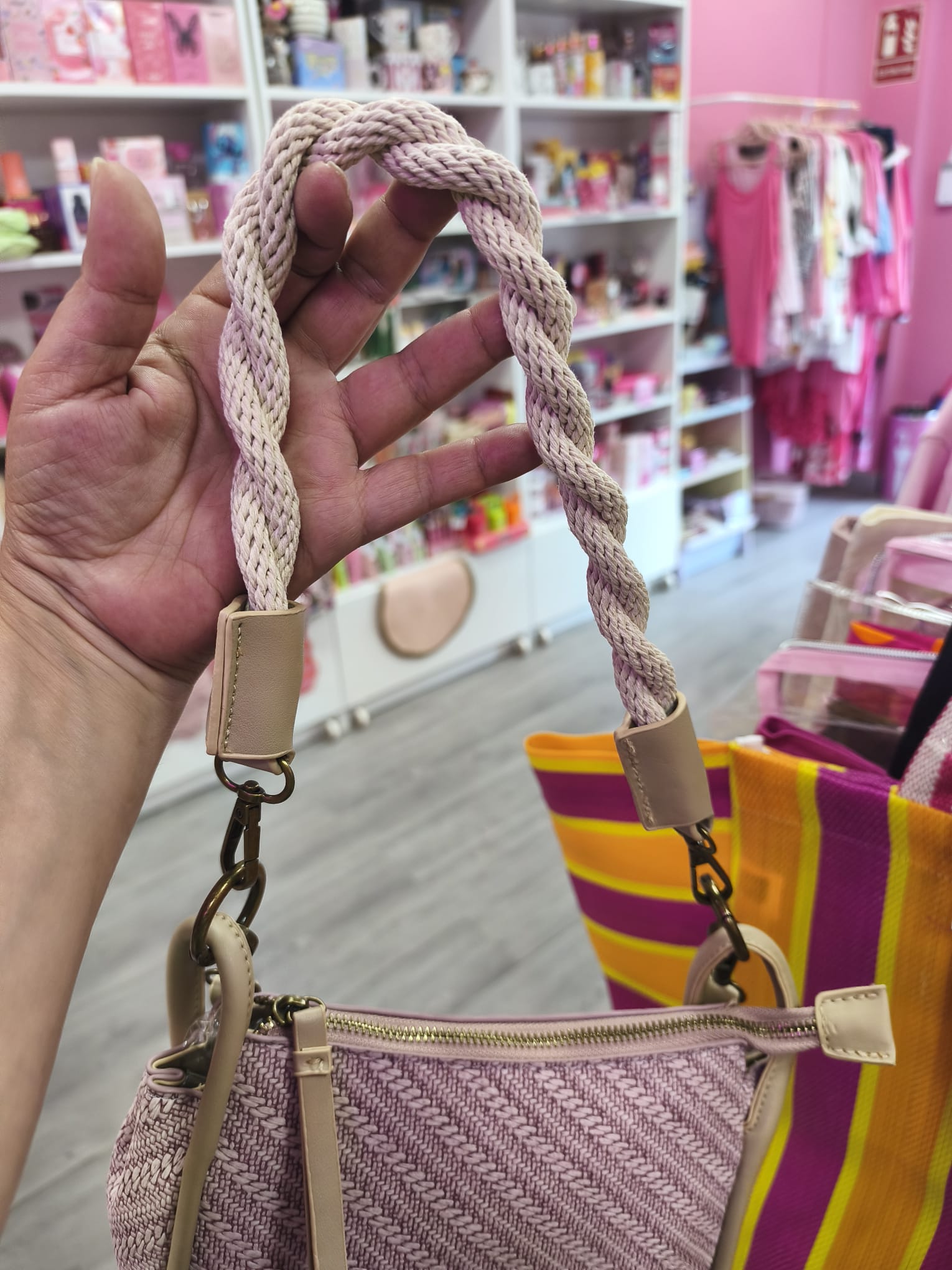 Bolso trenzado malva - Imagen 2