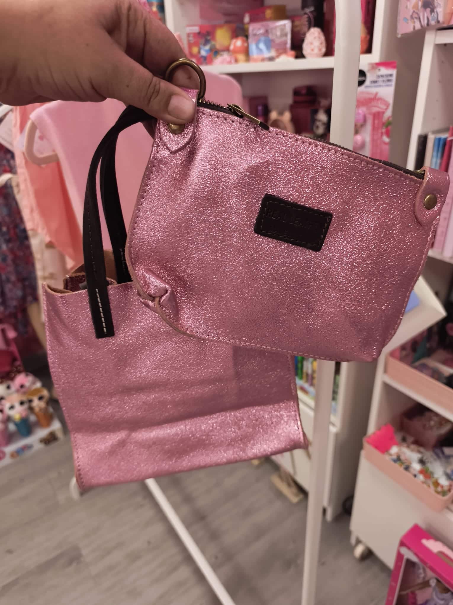 Bolso con neceser poli piel brillo rosa - Imagen 3