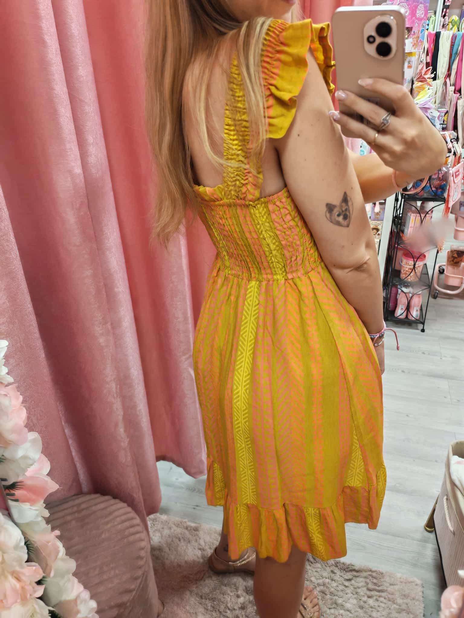 Vestido corto amarillo y rosa - Imagen 2