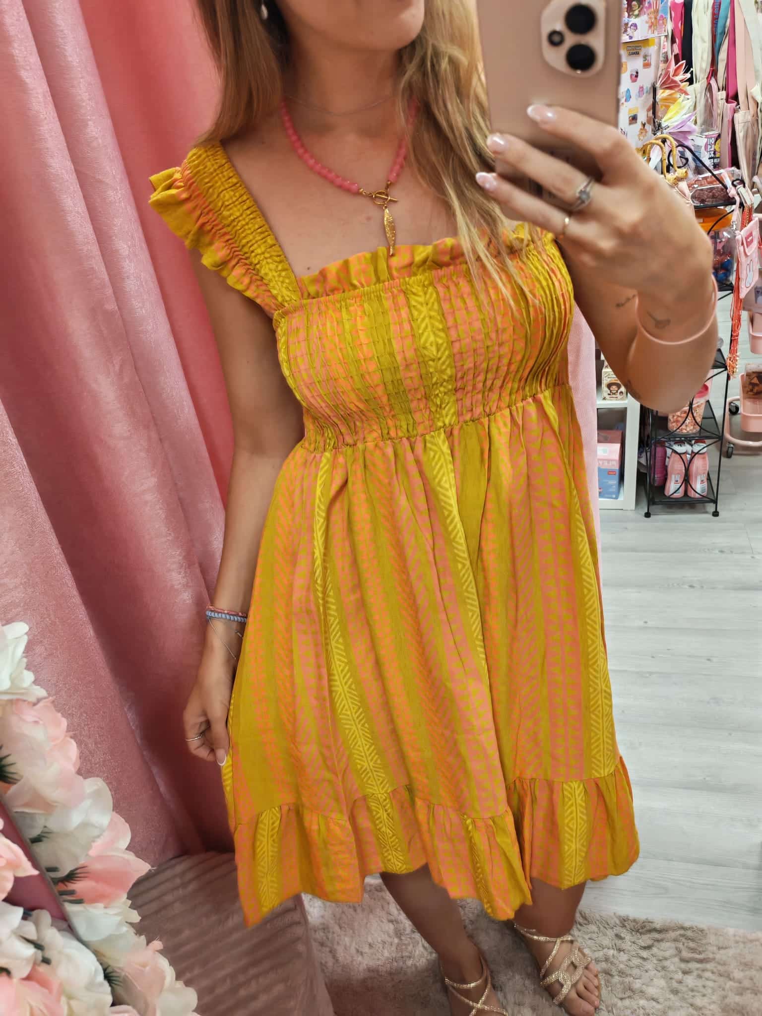 Vestido corto amarillo y rosa