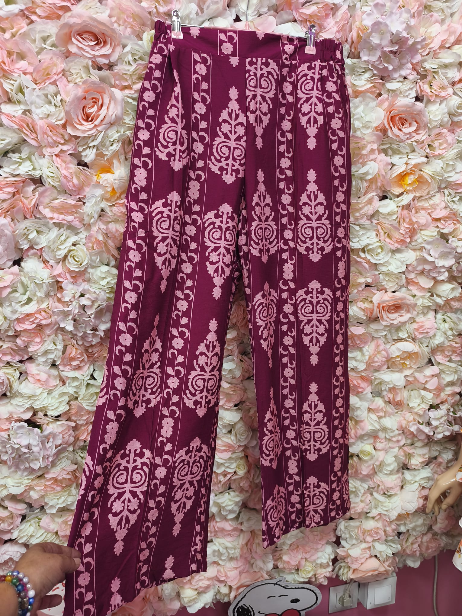 Conjunto estampado vino y rosa - Imagen 3