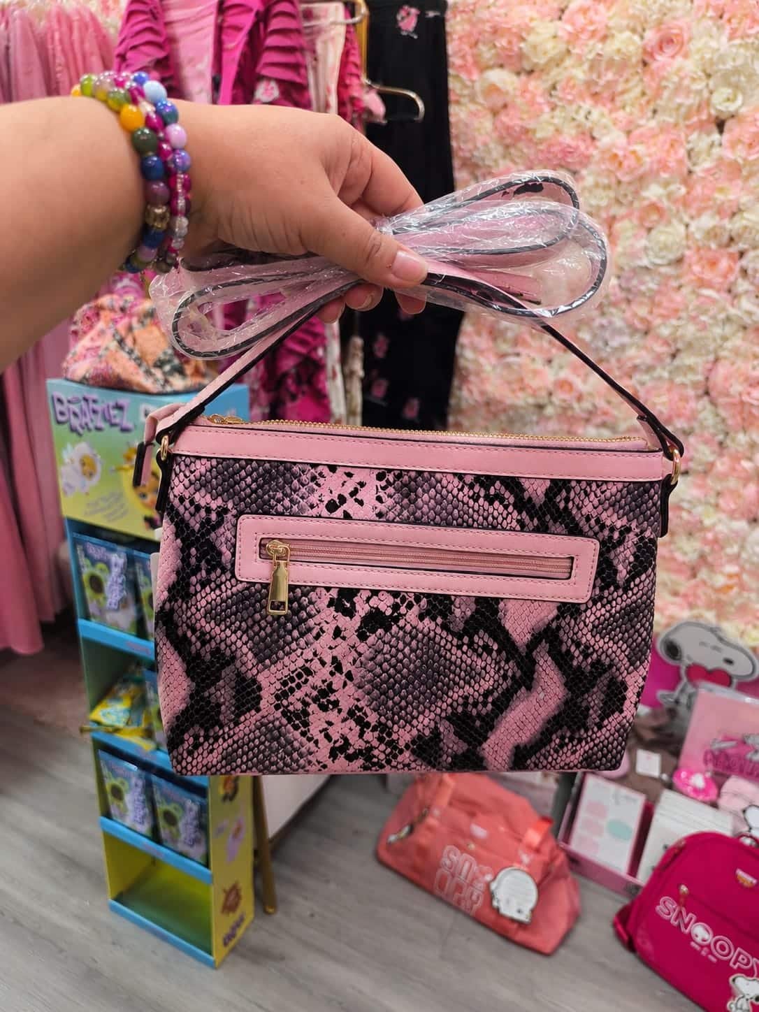 Bolso piel de serpiente rosa - Imagen 3