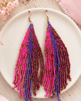 Pendientes largos de cuentas rosas y lilas