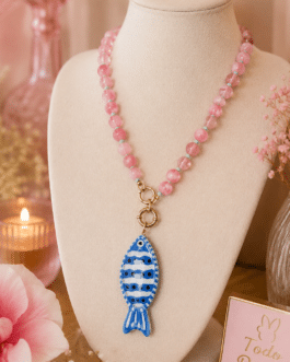 Collar perlas rosas pescado azul