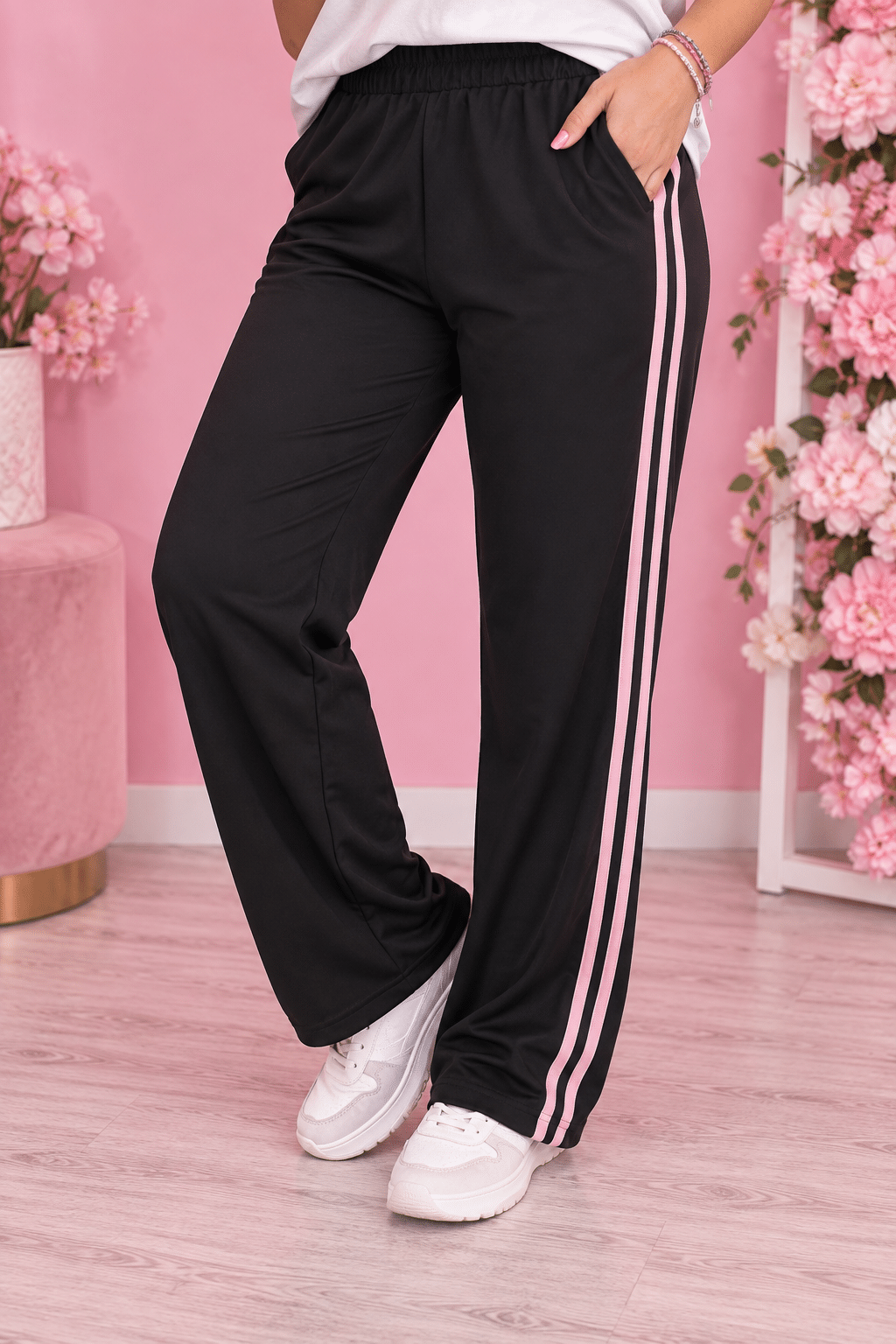 Pantalón deportivo líneas rosas