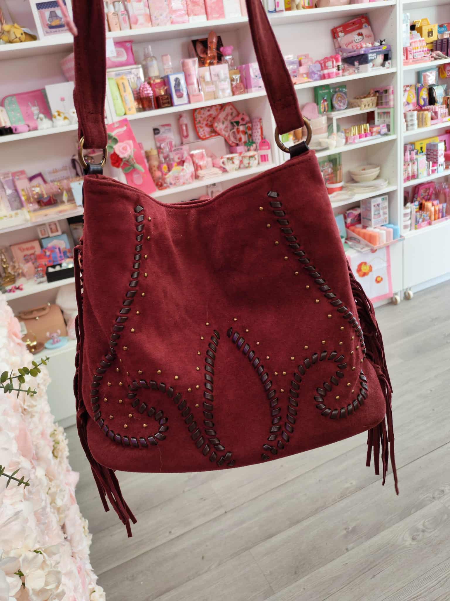 Bolso burdeos tachuelas