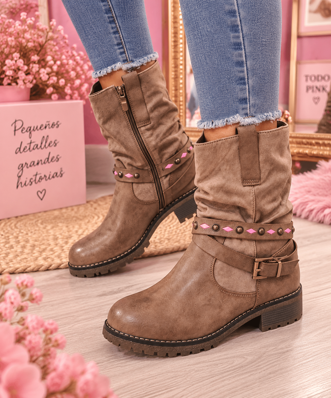 Botines marrones detalles rosas - Imagen 2