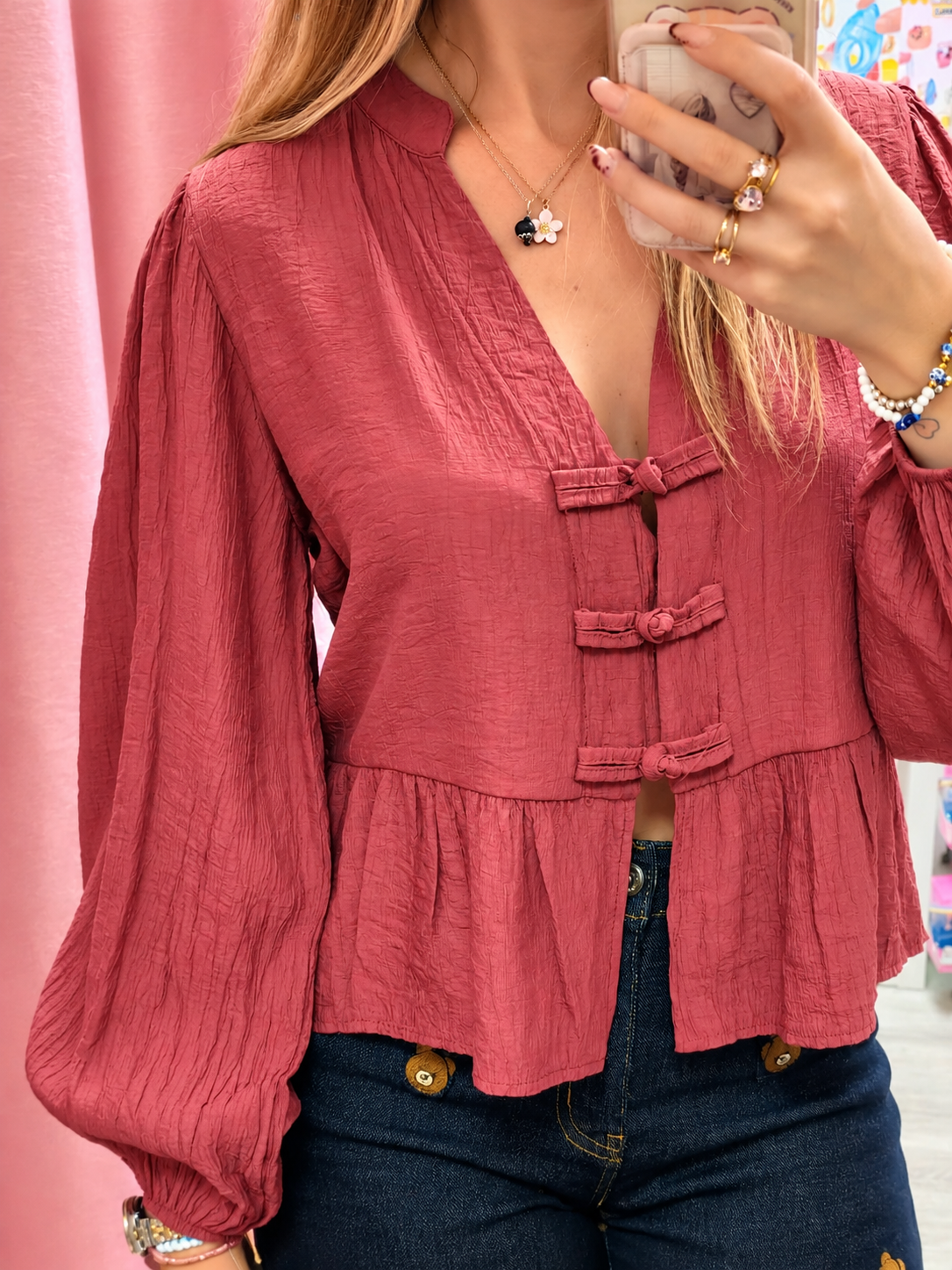 Blusa romántica con lazadas