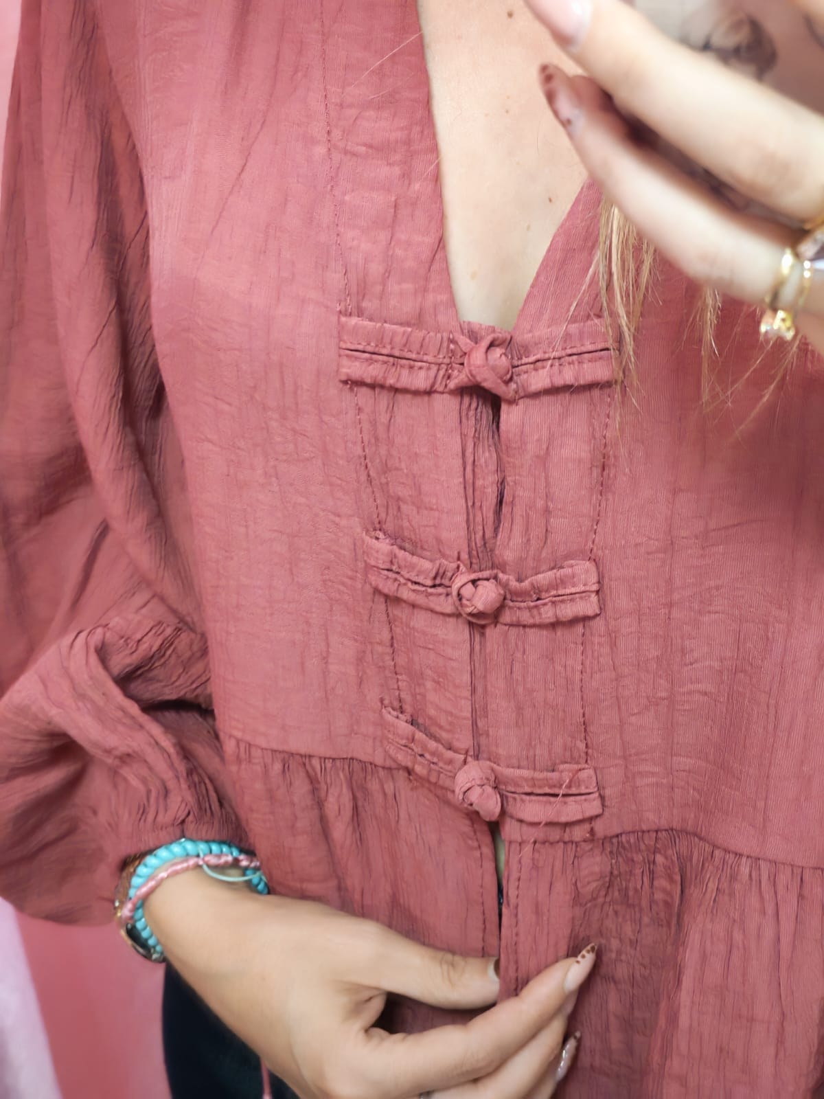 Blusa romántica con lazadas - Imagen 2