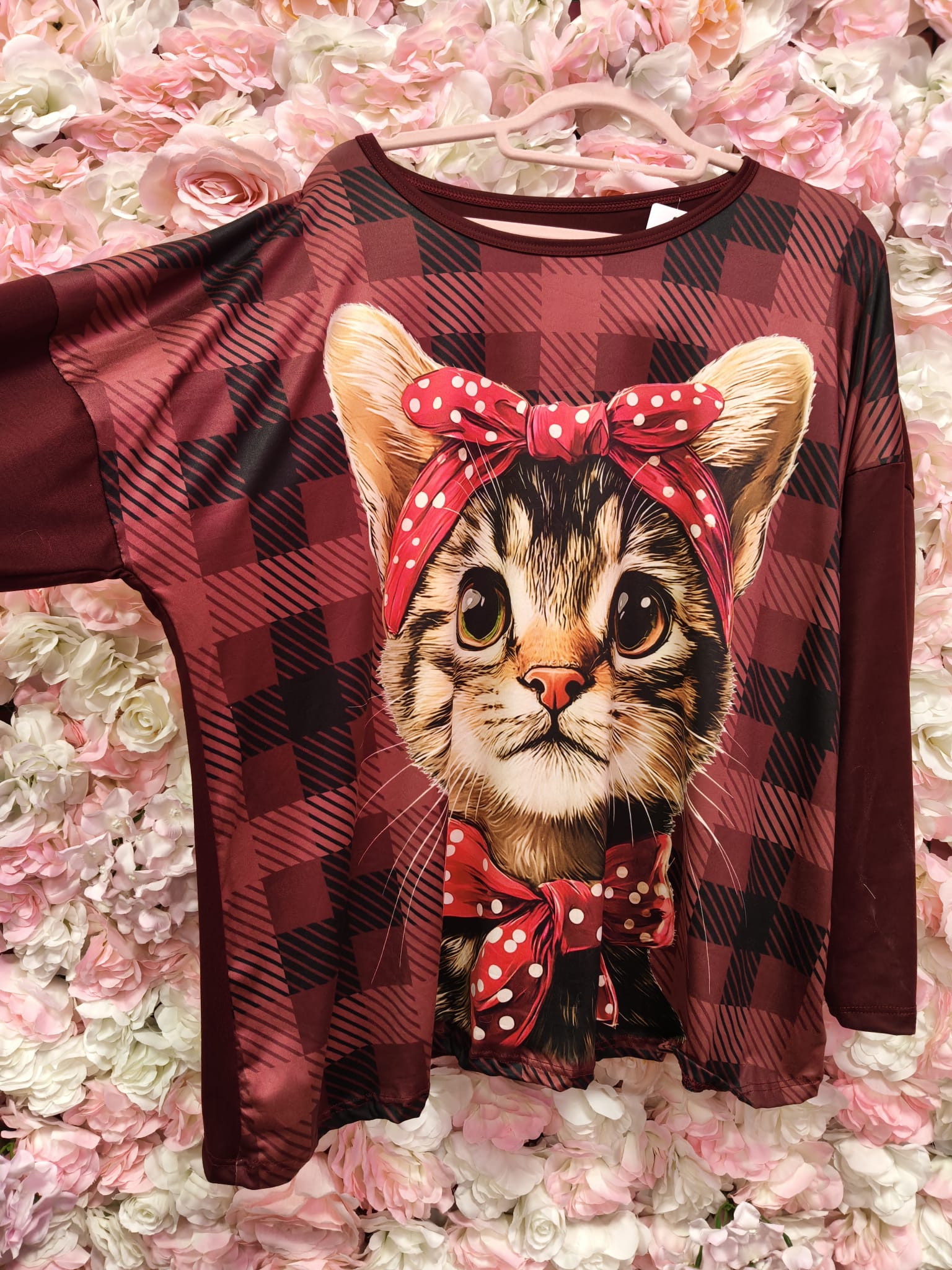 Camiseta gato con lazo rojo - Imagen 3