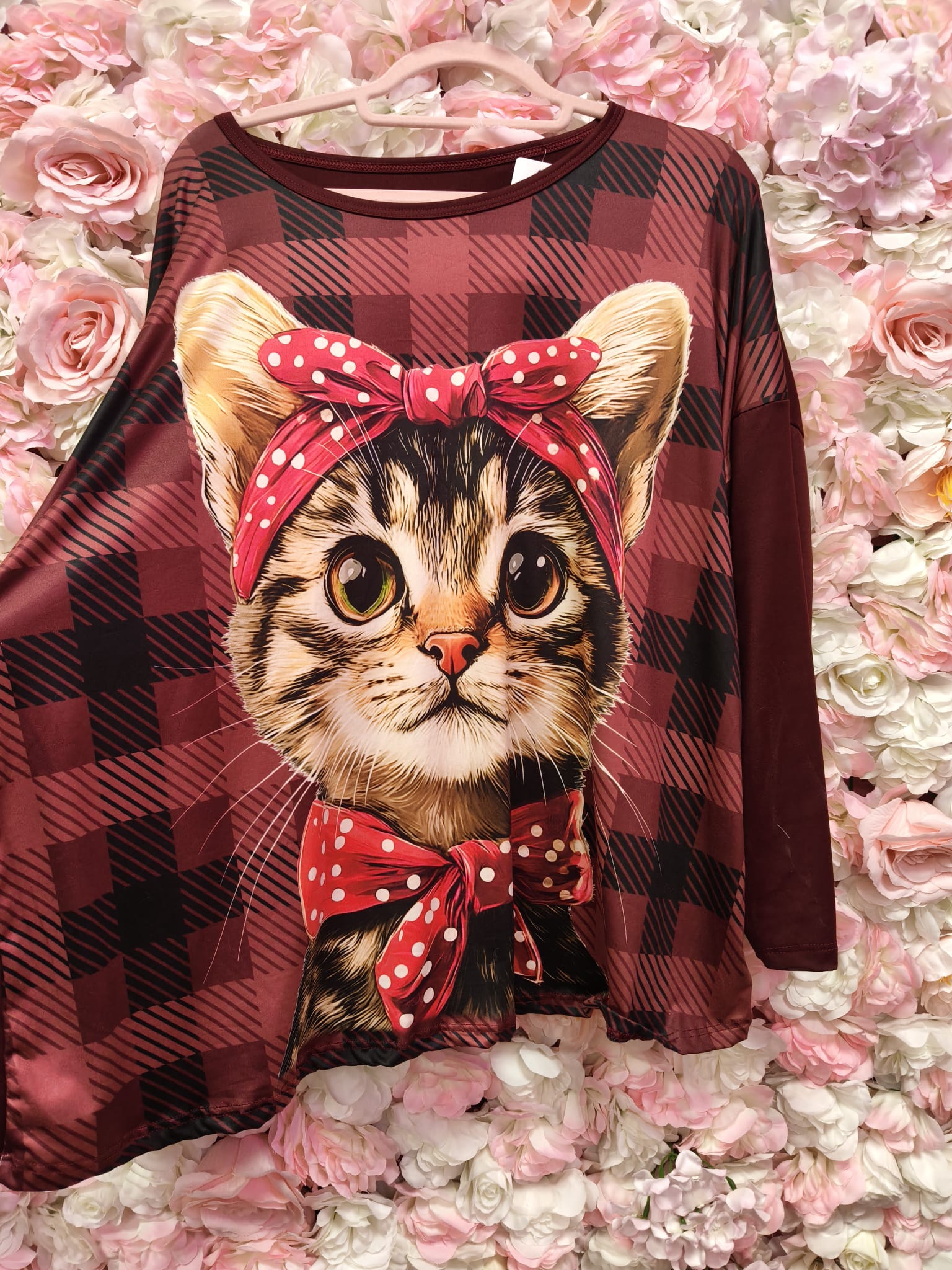 Camiseta gato con lazo rojo - Imagen 2