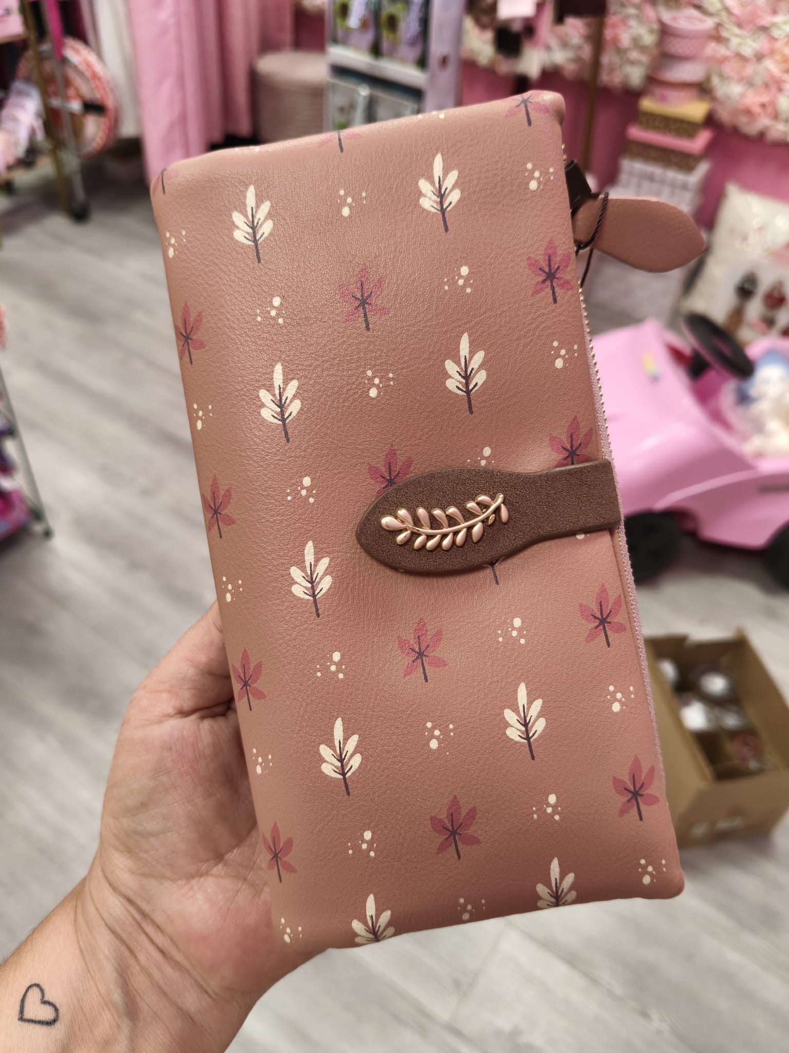 Cartera blanda hojas
